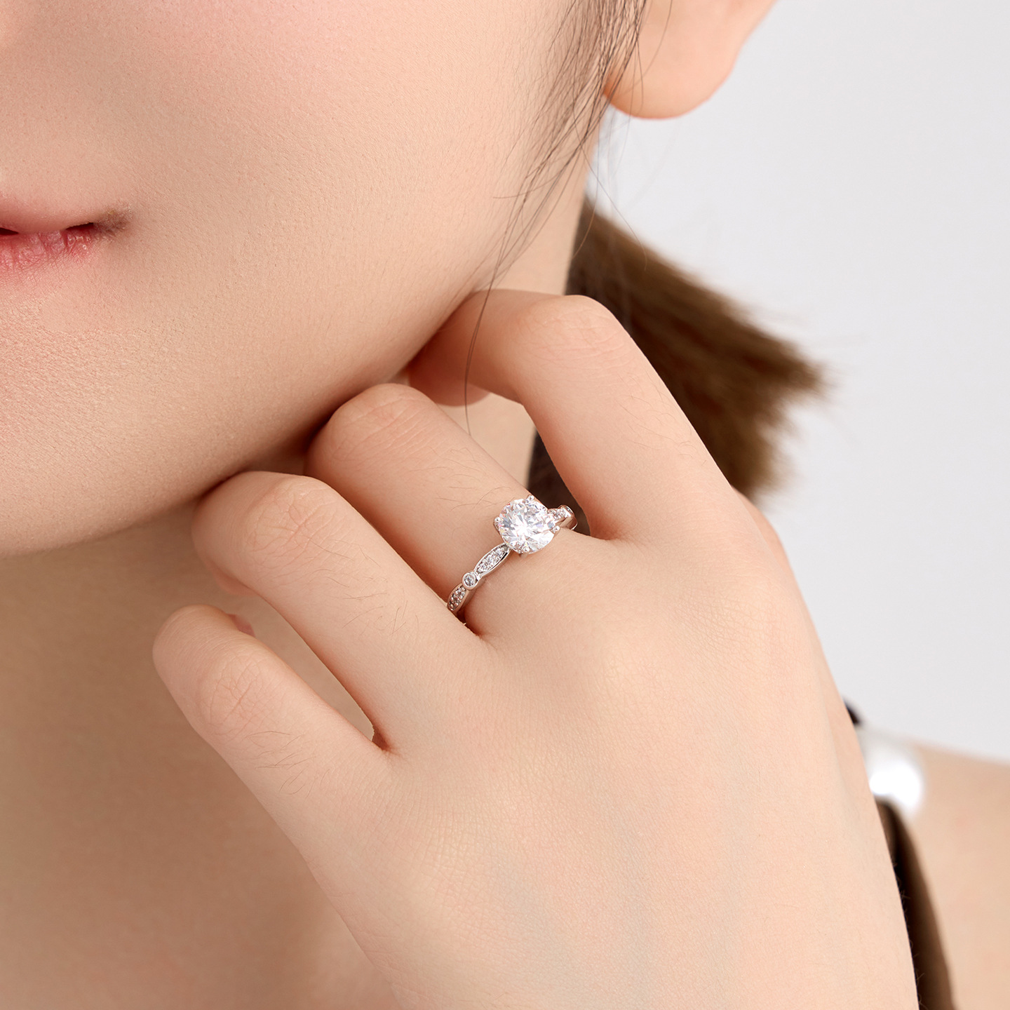 Xuping anillo de compromiso ligero de lujo japonés y coreano anillo de dama incrustado con gemas artificiales anillo de temperamento elegante mujer