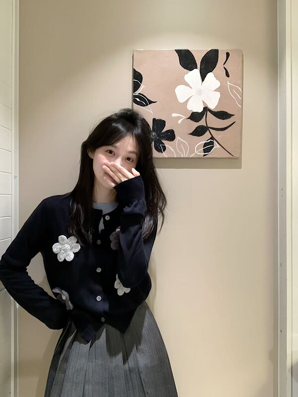 甜美设计感立体花朵假两件针织衫女2025秋季新款小众别致长袖上衣|undefined