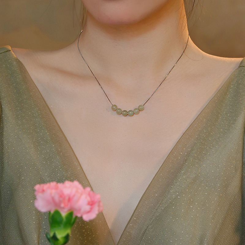 和田玉转运珠项链女轻奢小众设计感六颗绿玉髓圆珠锁骨链一件代发