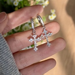 微镶钻十字架耳环男女轻奢小众耳圈高级耳坠锆石气质耳扣酷帅耳饰