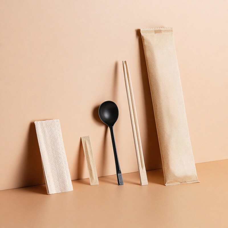 Conjunto de cuatro piezas en blanco. palillos carbonizados de 24 cm + palillos de oro
