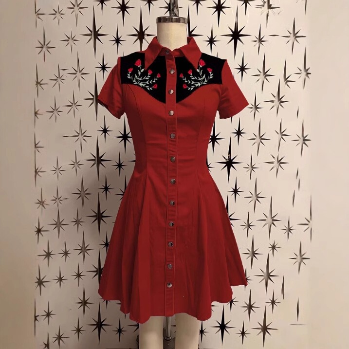 20226 and VS both sell women's short dresses on Amazon's cross-border independent site