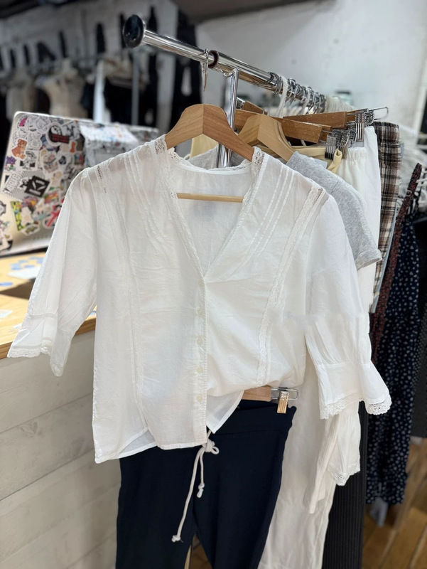 Bm Style Korean White Lace V Neck Shirt Top for Women Autum Bm Versatile Layered Beautiful Shirt Top