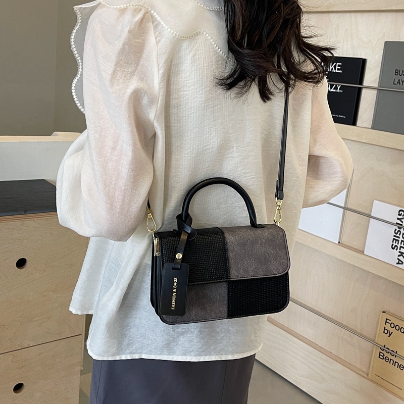 Bolso de mano coreano de contraste de color para mujeres 2024 primavera y verano nuevo bolso de moda universal bolso pequeño de nicho textura mochila