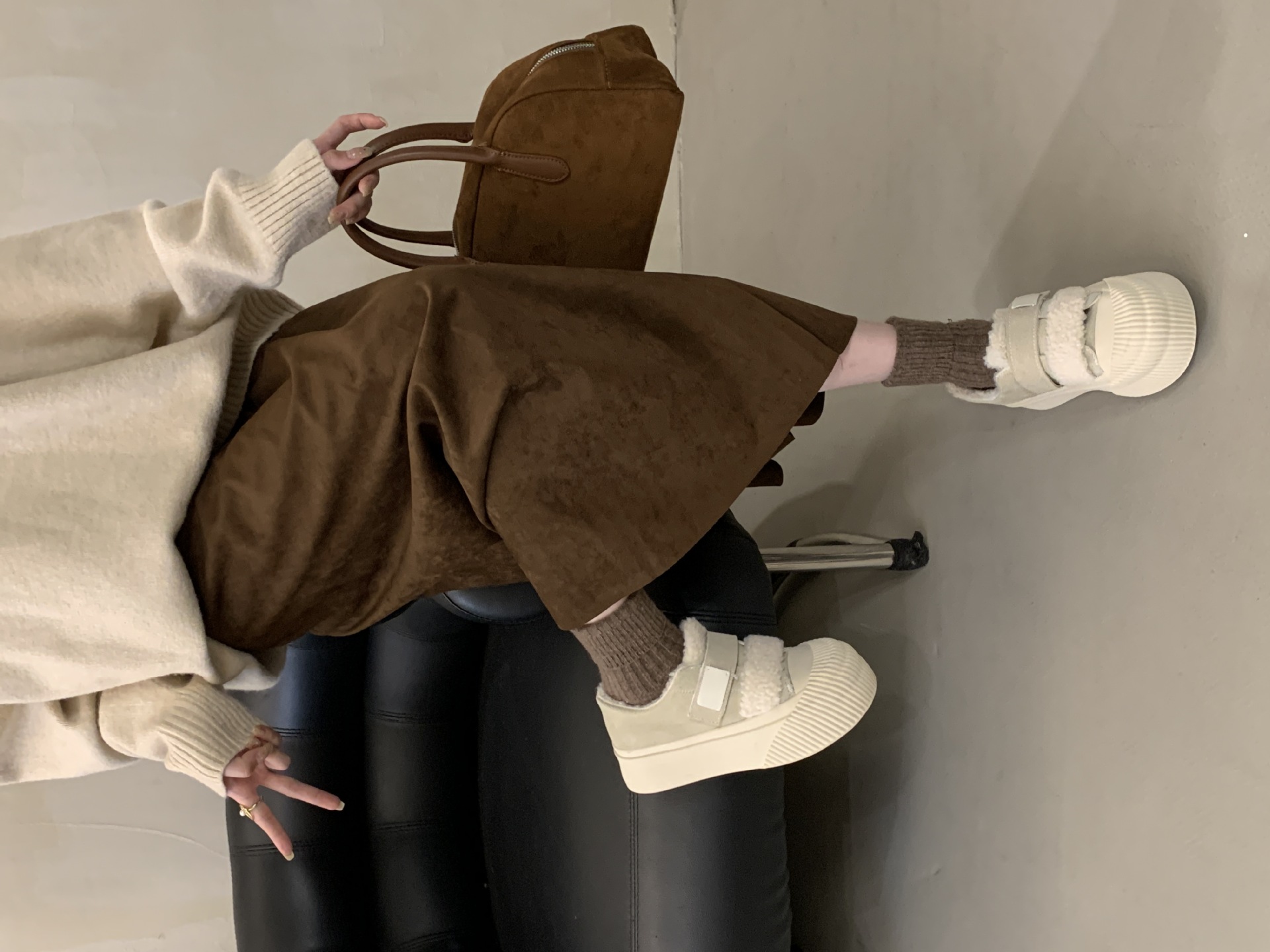 Chaussures ShoeGlobe Grape Mom Automne Hiver Nouvelles Chaussures en cuir véritable à semelle épaisse et doublure en velours épais, chaudes et décontractées, couleur blanc biscuit, pour femmes_voghion.com