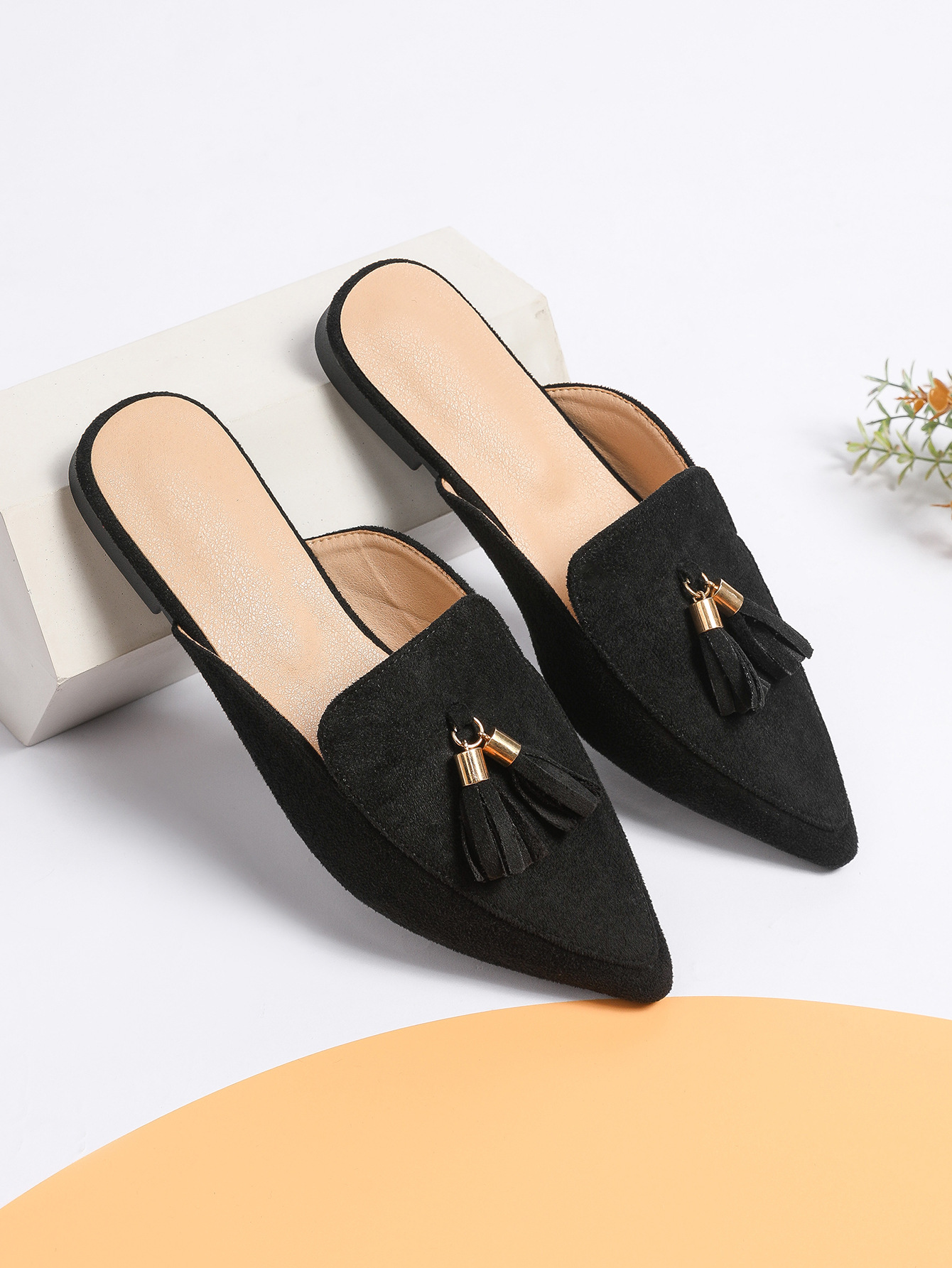 Grenzüberschreitender Naher Osten-Stil Sommer lässiger Stil neue Mode einzelne Schuhe spitz flache Unterseite Baotou große Quaste Außenhandel Großhandel_voghion.com