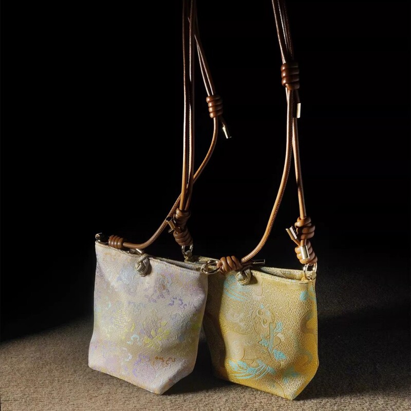 New Chinese-Style Silk Song Brocade Mobile Phone Coin Purse 2026 New Model National Style Cheongsam Bag Lightweight Travel Shoulder Crossbody Bag