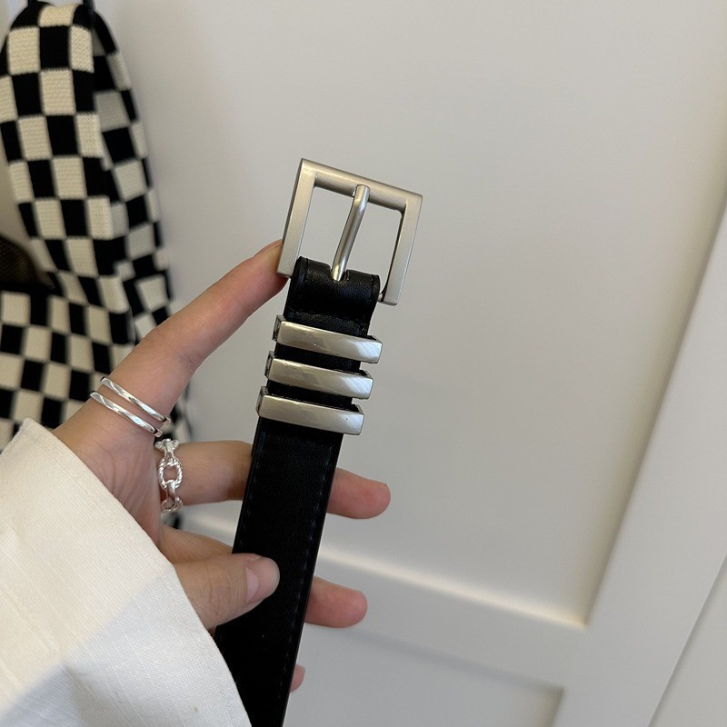 Basic Retro Solid Color Alloy Women's Leather Belts display picture 3