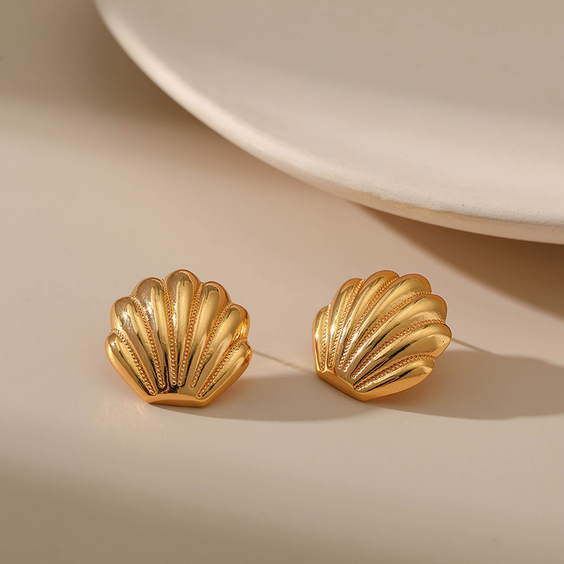 Housewarming, Holiday, Tea Party Occasion 1 Pair Elegant Retro Shell Plating Inlay Copper Artificial Gemstones 18k Gold Plated Ear Studs