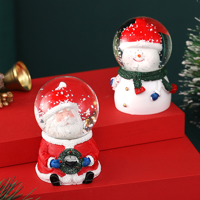 Una variedad de regalos de decoración de Navidad Navidad iluminante bola de cristal caja de música ventana diseño de velas lámparas de viento árbol de Navidad