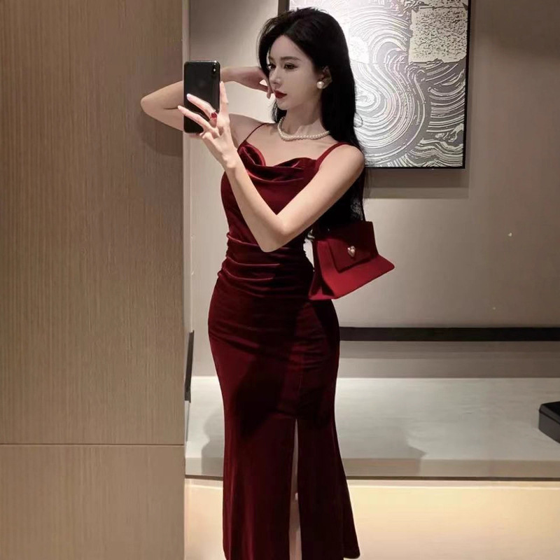 High-End French-Style Velvet Slip Dress for Women, Autumn and Winter Sexy Tight-Fitting Fishtail Long Dress with Slit and Bodycon Design High-End French-Style Velvet Slip Dress for Women, Autumn and Winter Sexy Tight-Fitting Fishtail Long Dress with Slit and Bodycon Design