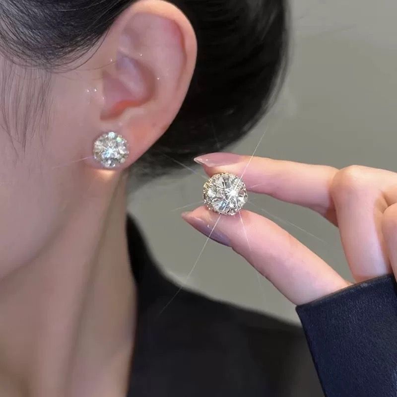 Non-Pierced Zircon Magnetic Ear Clips, Painless Strong Magnetic Earrings for Women, 2026 New Trendy Light Luxury Niche Ear Accessories
