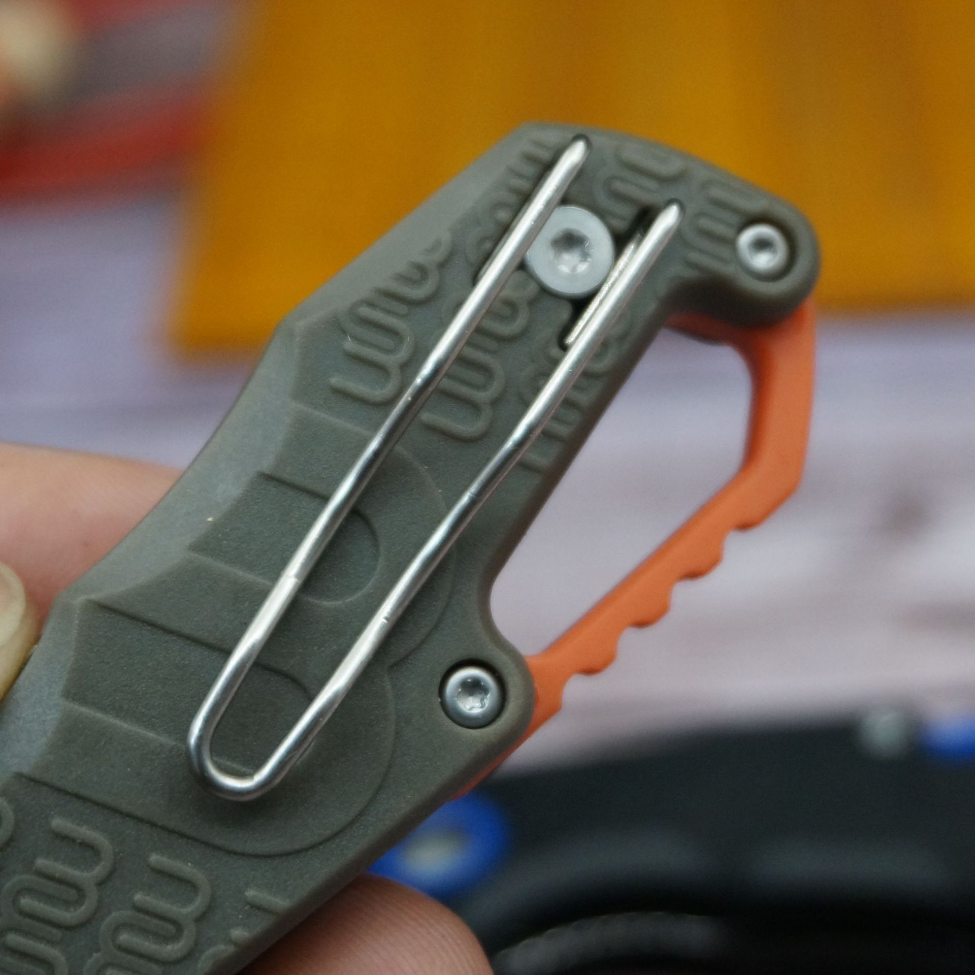 [MKM pequeño pliegue] Cuchillo plegable portátil multifuncional para exteriores Mango de fibra PP duradero Acero N0690 de alta calidad