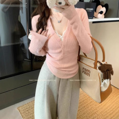 韓国系vネックのボトムシャツの女性2024秋冬のデザイン感ボタンの穴のニットの上着のシンプルなインナーセーター