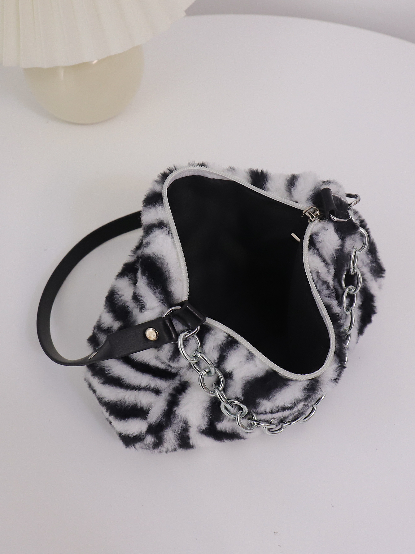 Women's Large Autumn&winter Plush Zebra Fashion Square Zipper Underarm Bag display picture 4