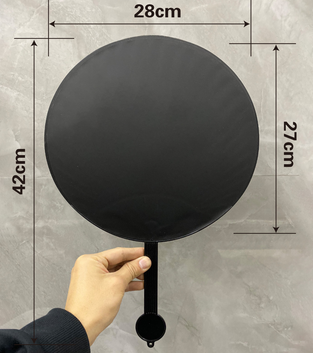 Big round fan with black face