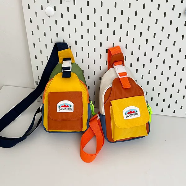Children's Crossbody Bag for Boys and Girls, Stylish Nylon Shoulder Bag, Cute Baby Chest Bag, Lightweight Travel Mini Bag