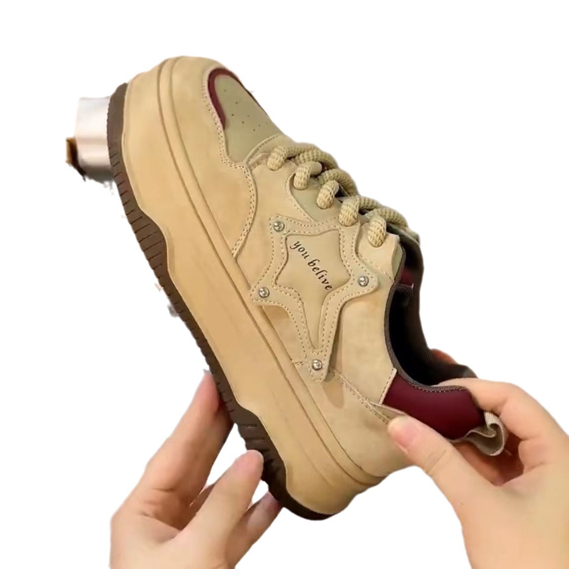 Zapatos de skate estrella coreana para mujeres 2024 primavera nuevos zapatos de mujer de nicho universal zapatos blancos casuales de estudiantes