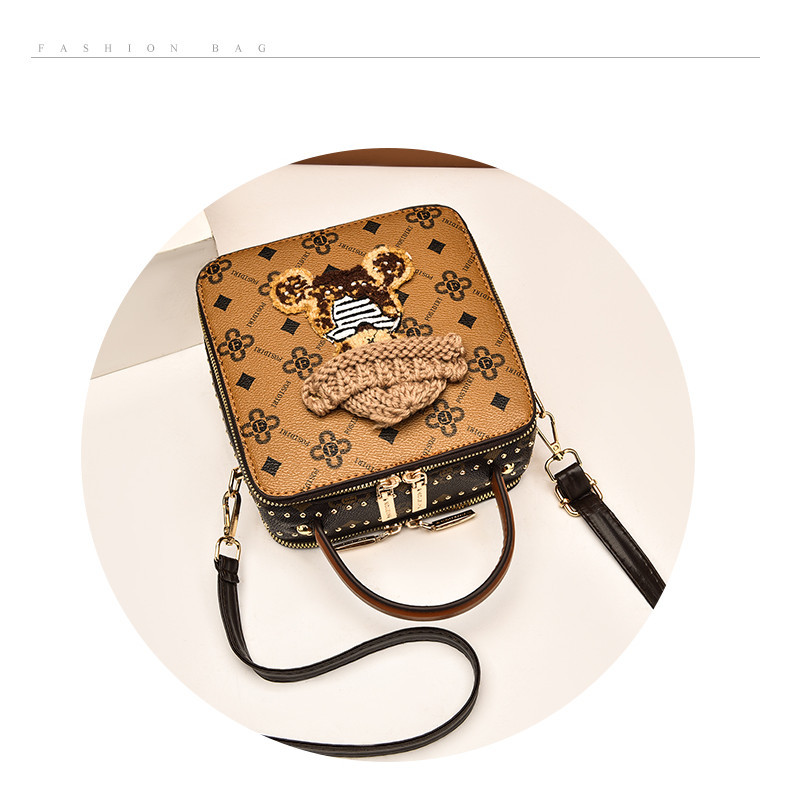 Women's Small Pu Leather Little Bear Elegant Cute Square Zipper Square Bag display picture 1