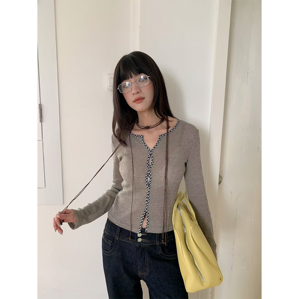 誉一新款2025秋季格纹拼色扭结针织衫女别致显瘦 长袖上衣女c6825