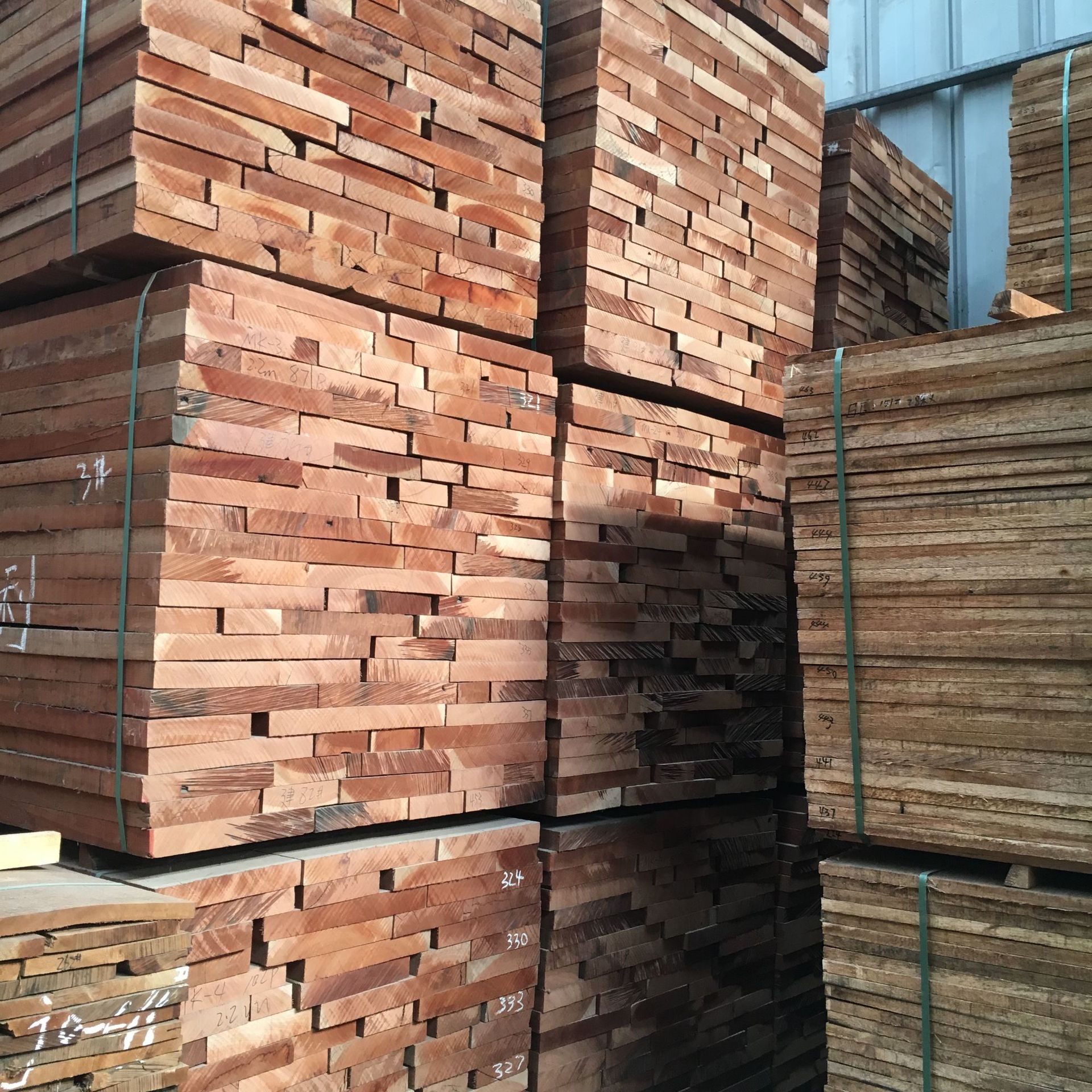 大量批发奥古曼 桃花心 红胡桃 胡桃木各种规格齐全原木