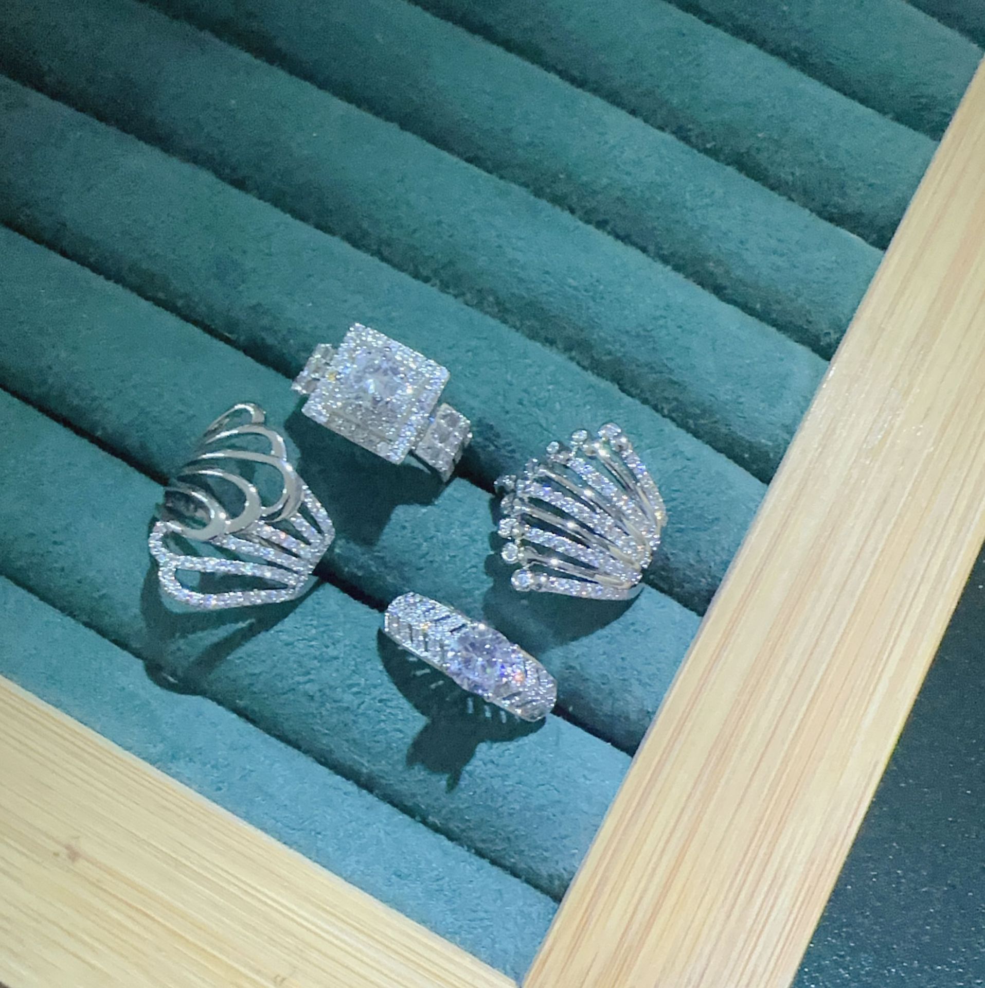 Elegant Zircon Micro Inlay Ring For Women Light Luxury Designer Ring_voghion.com