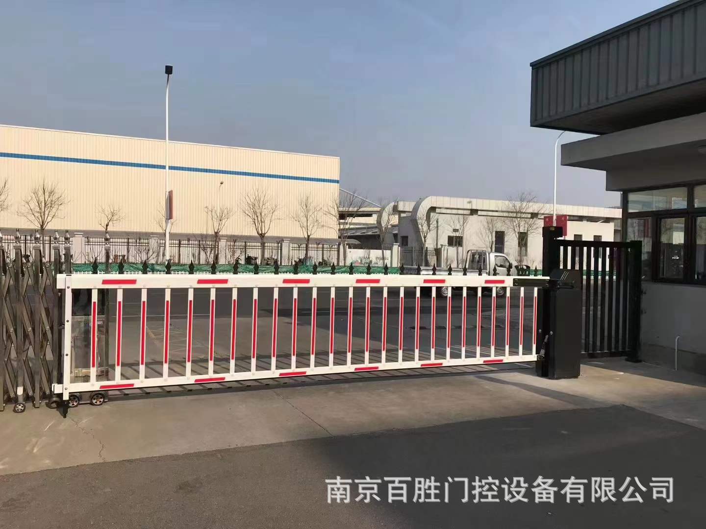 百胜道闸门 智能重型道闸门 空降闸 大型起落杆拦车车牌识别系统