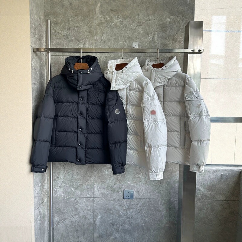 Moncler Hanovcrtan 70th Anniversary Vezere Matte Maya Short Down Jacket for Men and Women Couples Moncler Hanovcrtan 70th Anniversary Vezere Matte Maya Short Down Jacket for Men and Women Couples