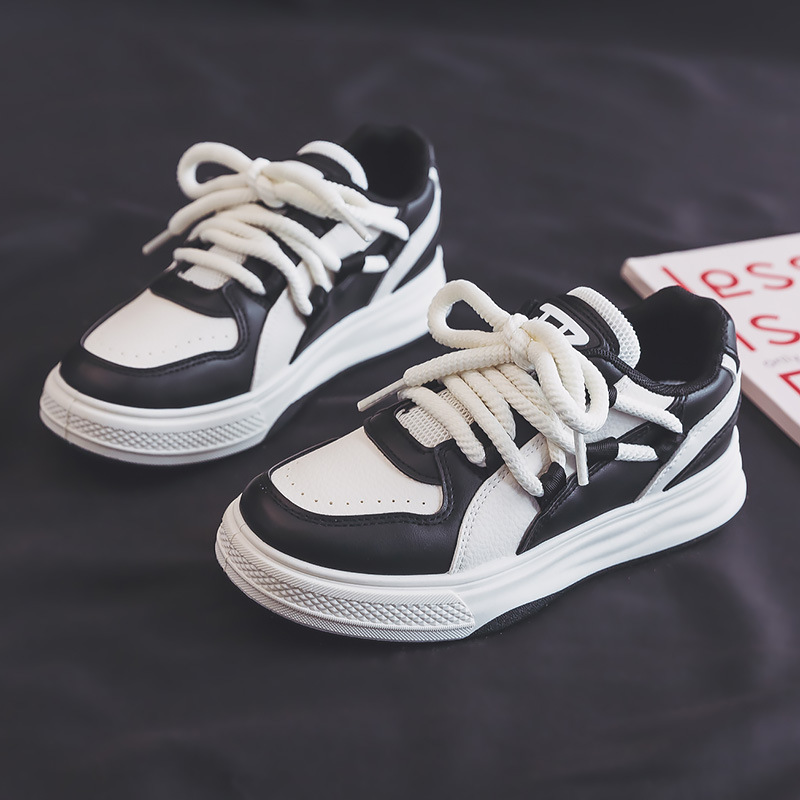 Little White 2024 Primavera Nuova edizione coreana Studente Versatile Casual Femminile Fondo piatto Instagram Sport Panda Board_voghion.com