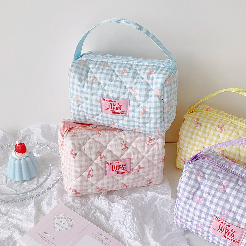 Korean-Style Quilted Plaid Makeup Bag, Cute Bow-Tie Hand-Held Storage Bag, Large-Capacity Cosmetics Storage Bag for Students Korean-Style Quilted Plaid Makeup Bag, Cute Bow-Tie Hand-Held Storage Bag, Large-Capacity Cosmetics Storage Bag for Students