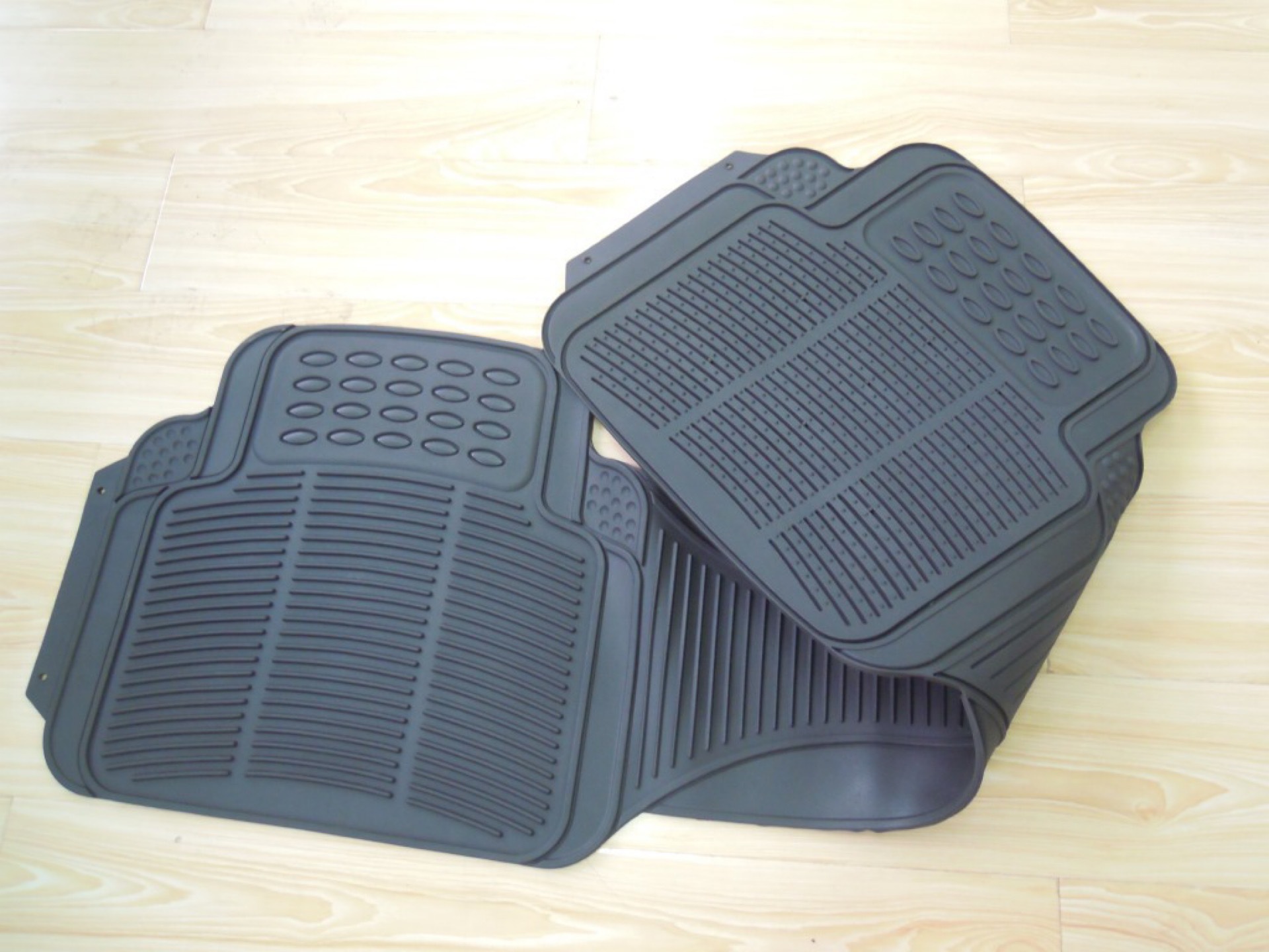 Cross-border car interior non-slip, dirt-resistant, easy-to-clean PVC car floor mat three-piece set, universal for all seasons
