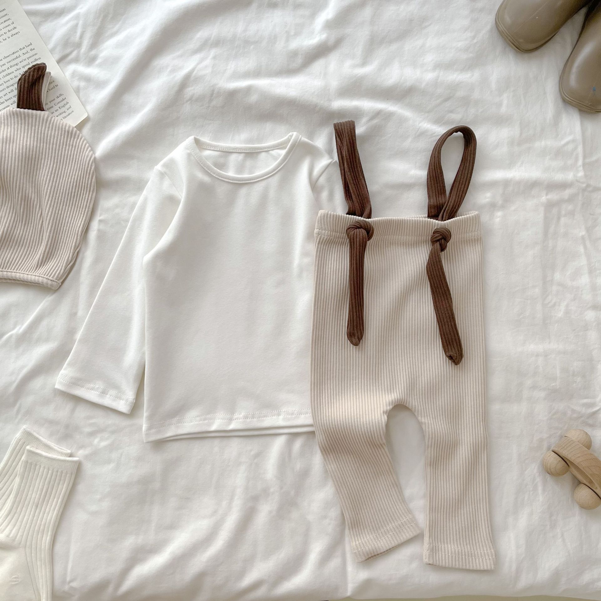 24 primavera nueva camisa de manga larga de fondo para niños ins Camiseta de cuello redondo para niños primavera y otoño camisa de fondo larga engrosada