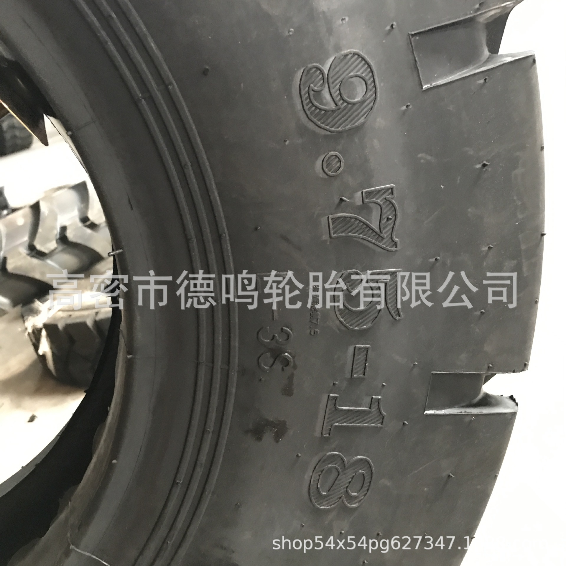 Suministro de fábrica cargador neumático 9.75-18 maquinaria de construcción neumático