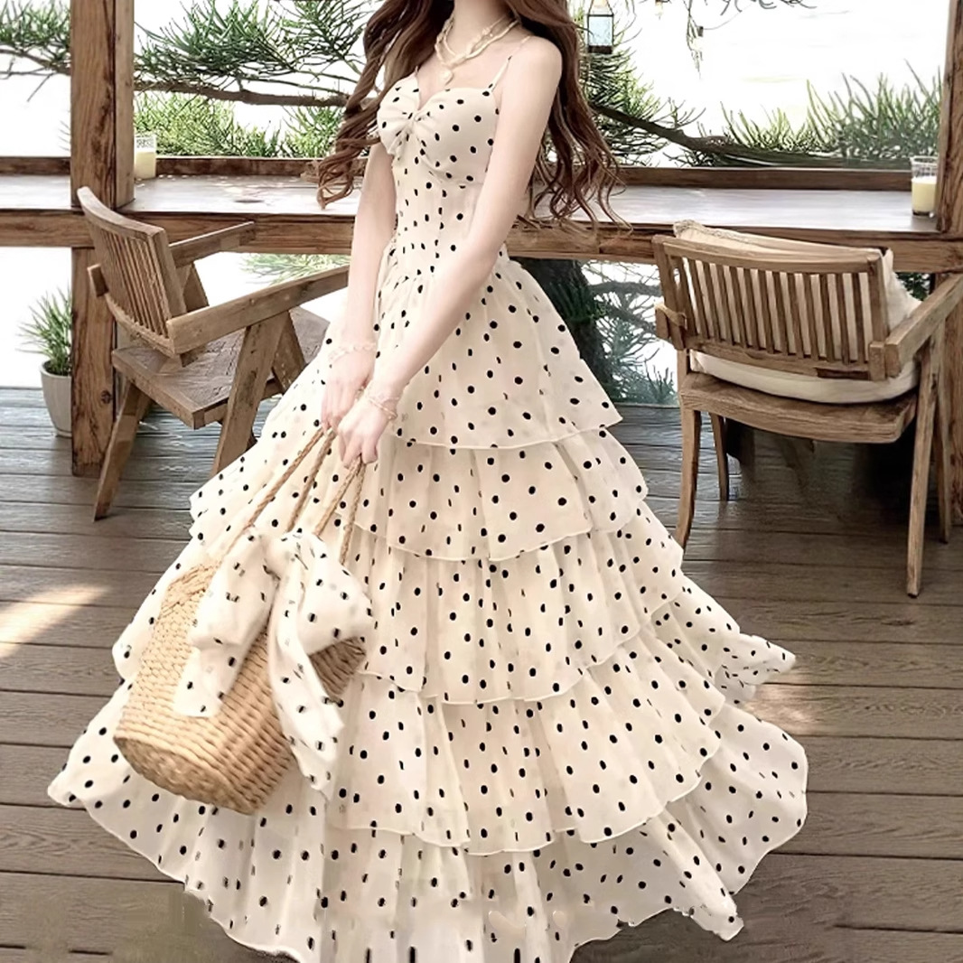 2026 Summer New Style “Roman Holiday” French Vacation Gentle Polka Dot Waist-Slimming Fashionable Strap Dress