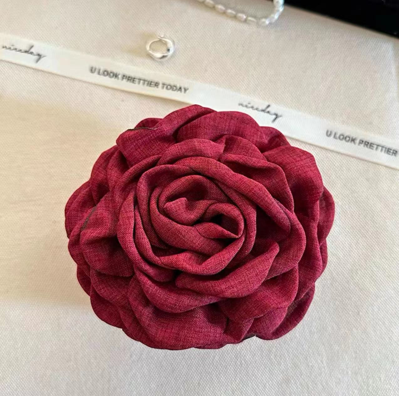 Pince à cheveux en forme de fleur de rose sèche de même style pour femmes, nouveau style de printemps et d'été, pince à cheveux en forme de requin pour l'arrière de la tête, épingle à cheveux française_voghion.com