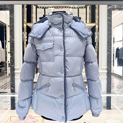 「小蛮腰」Mo家 2025年 Glareins编织饰边连帽漆皮短款羽绒服蒙口
