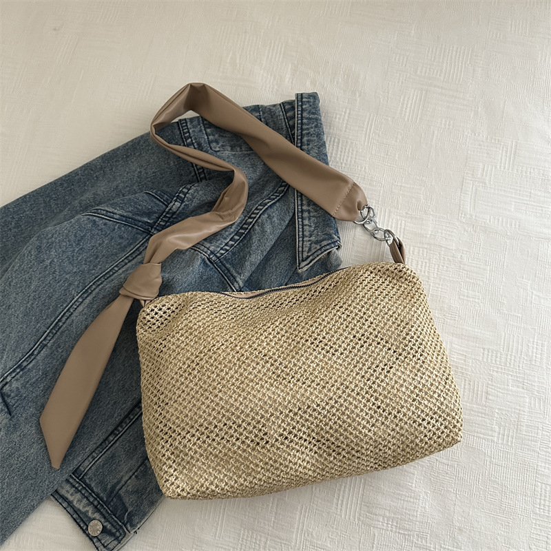 Bolsa de paja de moda coreana de gran capacidad para mujeres este año popular nicho diseño de banda ancha tejida de hombro bolsa de hombro