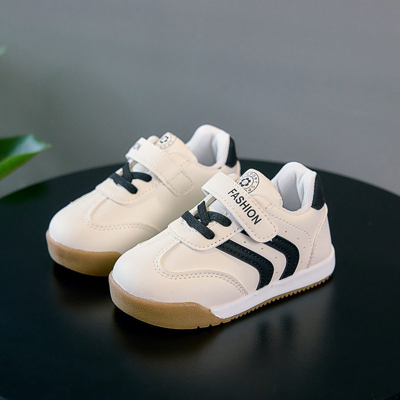 Zapatos para niños pequeños de suela blanda para niñas, modelos de primavera y otoño, zapatos de bebé impermeables para niños con superficie de cuero para niños, zapatos para niños de comercio exterior al por mayor