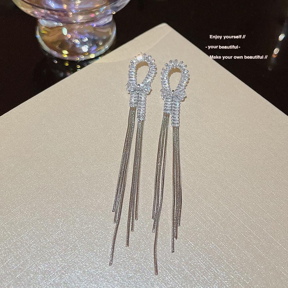 S925 aguja de plata elegante borla pendientes de alta gama simple cara de adelgazamiento pendientes de todo fósforo estilo coreano nuevos pendientes de moda al por mayor