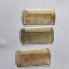羊の角の小さい櫛の暗号化の櫛の頭を剃ってマッサージします。