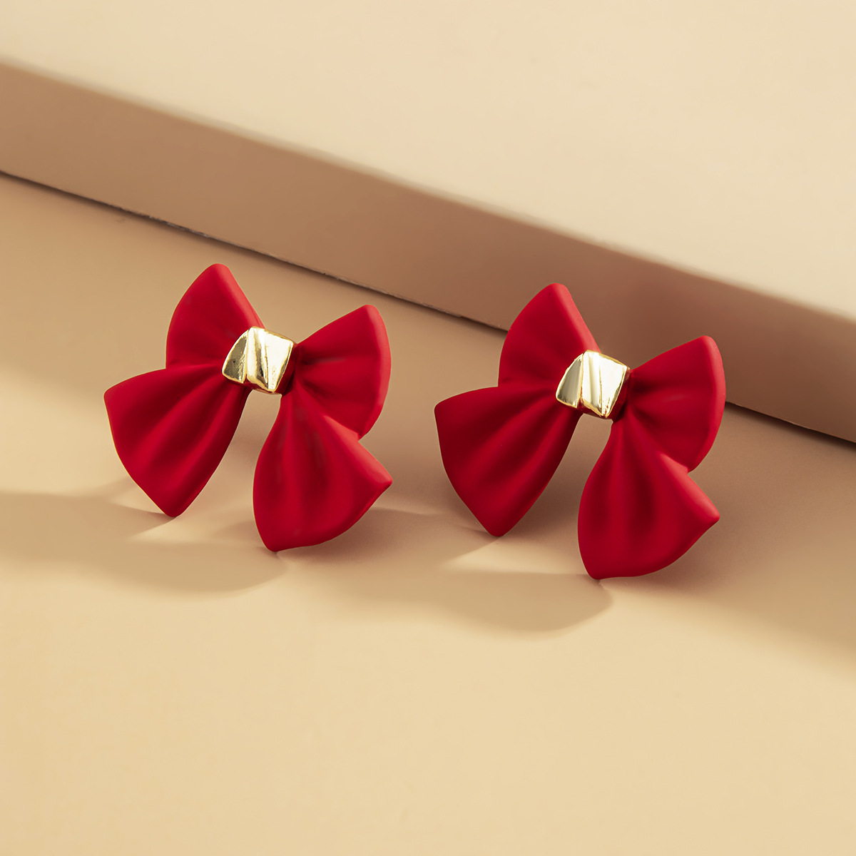 Retro Red Love Earrings display picture 6