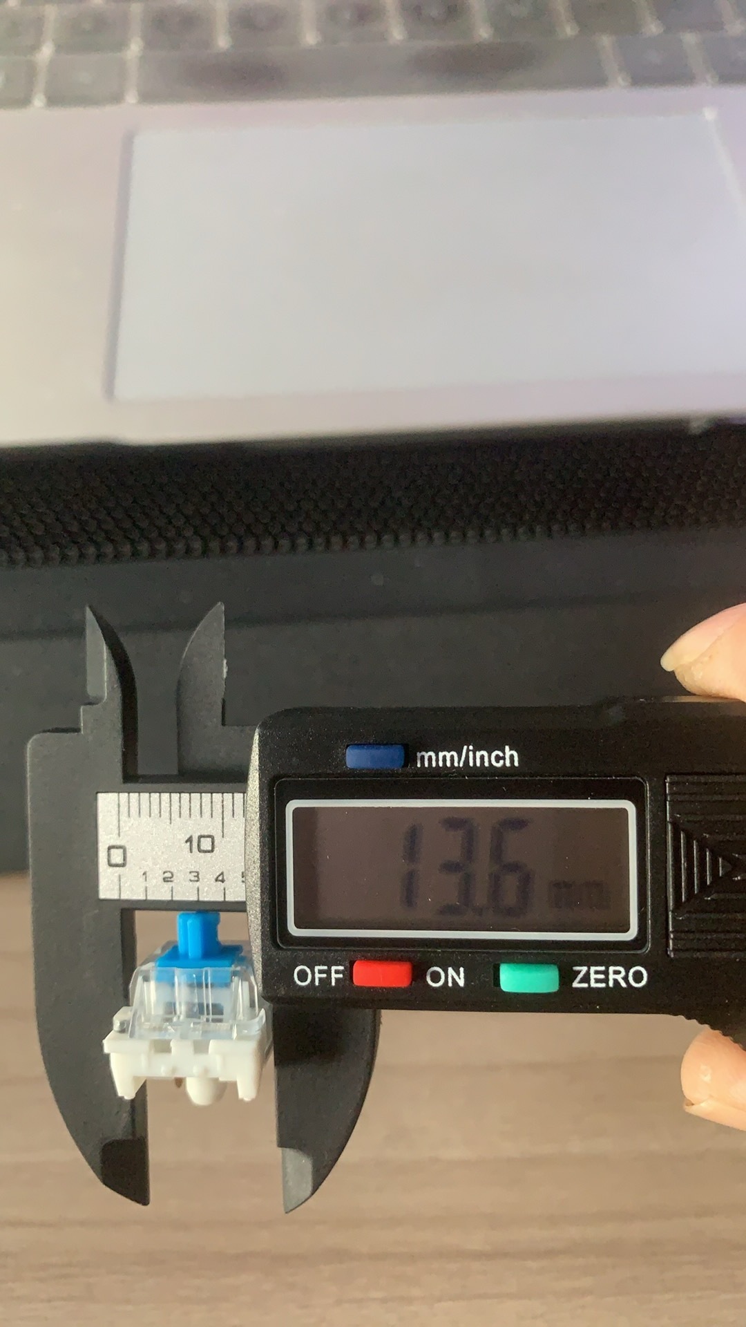 iTLY机械键盘焊接拔轴体防尘青轴红轴黑轴茶轴十字轴爆款