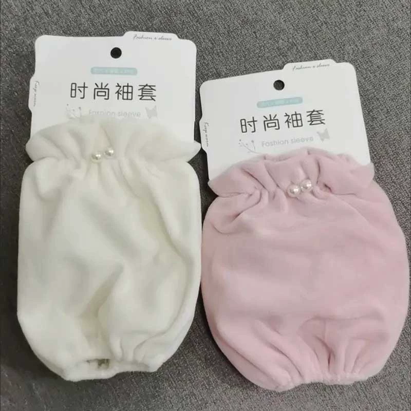 Жемчужные нарукавники из меха короткие