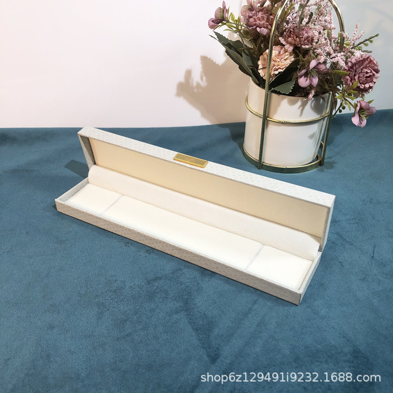 米白色手链盒.jpg