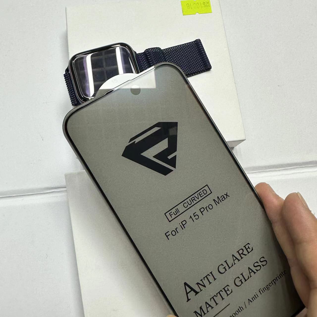 Adecuado para iphone15 pantalla de seda esmerilado alta presión borde transparente 35giPhone15Pro tres película templado fuerte pegatina protectora