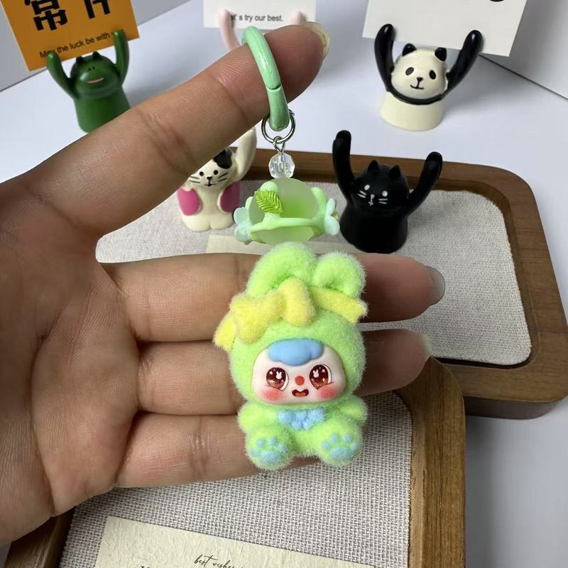新款豆包坐姿蝴蝶结兔植绒萌粒公仔可爱钥匙扣对对碰盲盒包挂挂件|undefined