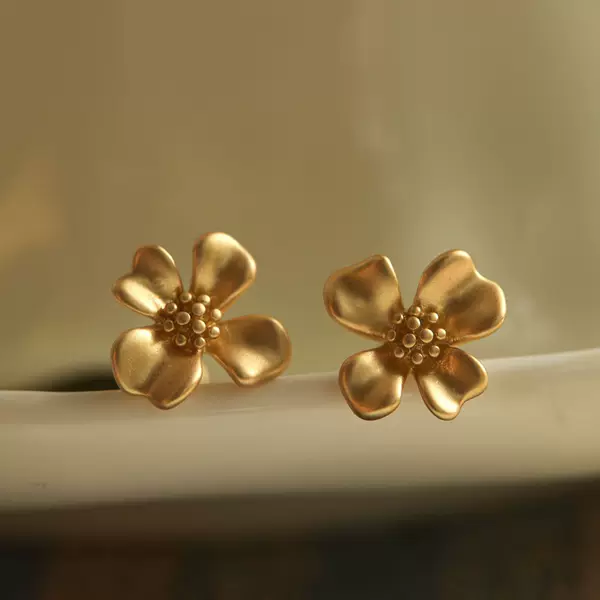 【Golden Osmanthus Fragrance】Golden Small Flower Earrings Silicone Ear Clips for Women Without Pierced Ears, New Style, Compact and Exquisite, Elegant Ear Accessories