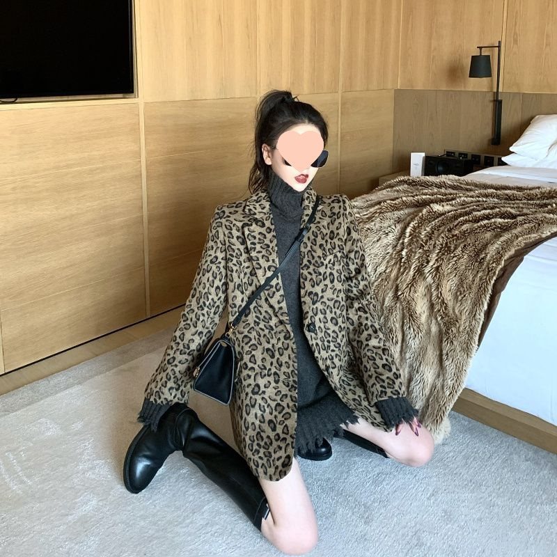 (2개) 2024 겨울 새로운 여성 세트 디자인 센스 어깨 니트 스웨터 레오파드 무늬 세트 재킷 투피스 트렌디 인