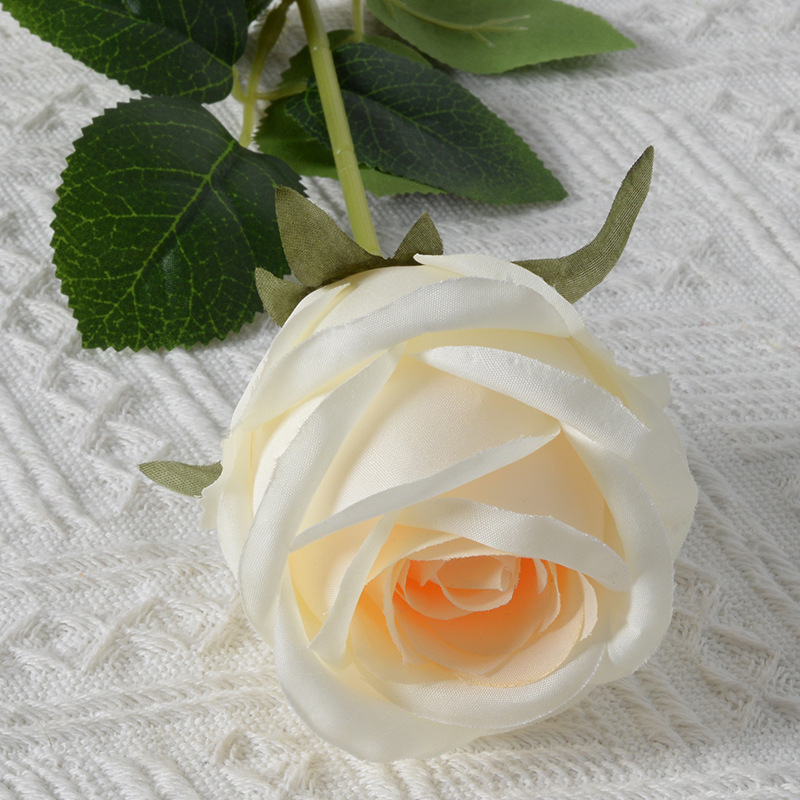 Casa blanca de boda Simulación de flores Sala de bodas Techo Fake Flower escenario Flores Guía Flores Decoración de Hotel