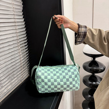 2025新款休闲布包潮牌流行棋盘格情侣包休闲饺子包斜挎包女包